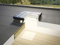 Ventana cubierta plana VELUX con cúpula de cristal curvo