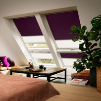 Cortina VELUX de oscurecimiento total para dormitorio en ático con control de luz preciso - LasMejoresVentanasdeTejado