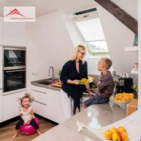 Ventana VELUX giratoria, manual y de poliuretano blanco en cocina - Las Mejores Ventanas de Tejado Ventana VELUX giratoria, manual y de poliuretano blanco en cocina - Las Mejores Ventanas de Tejado